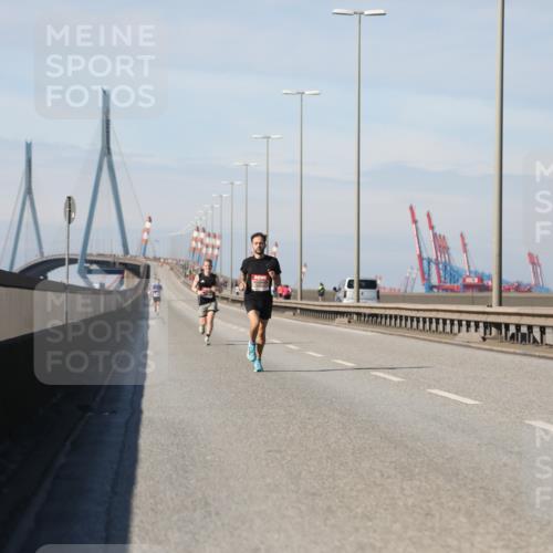 03.10.2025 - Köhlbrandbrückenlauf Yannick Fuchs http://msf.ph/oto/9183602 03.10.2025 11:33:52 Position 3  meine-sportfotos.de