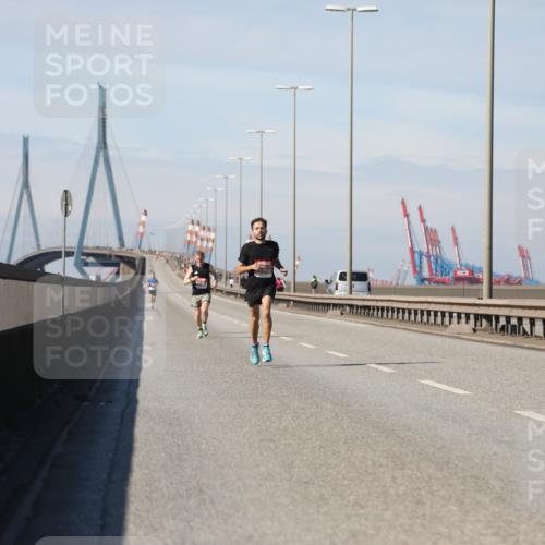 03.10.2025 - Köhlbrandbrückenlauf Yannick Fuchs http://msf.ph/oto/9183603 03.10.2025 11:33:52 Position 3  meine-sportfotos.de