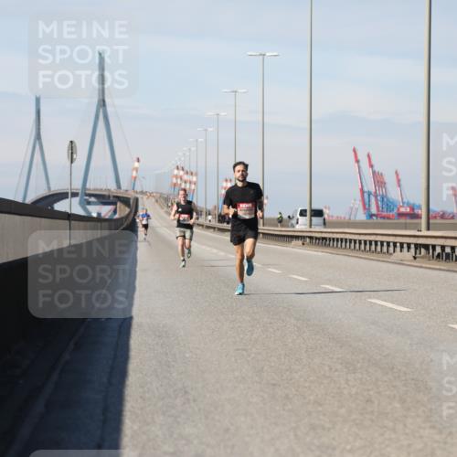 03.10.2025 - Köhlbrandbrückenlauf Yannick Fuchs http://msf.ph/oto/9183605 03.10.2025 11:33:53 Position 3  meine-sportfotos.de