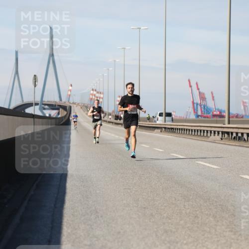 03.10.2025 - Köhlbrandbrückenlauf Yannick Fuchs http://msf.ph/oto/9183606 03.10.2025 11:33:53 Position 3  meine-sportfotos.de