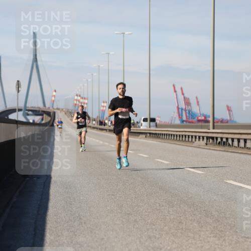 03.10.2025 - Köhlbrandbrückenlauf Yannick Fuchs http://msf.ph/oto/9183607 03.10.2025 11:33:54 Position 3  meine-sportfotos.de