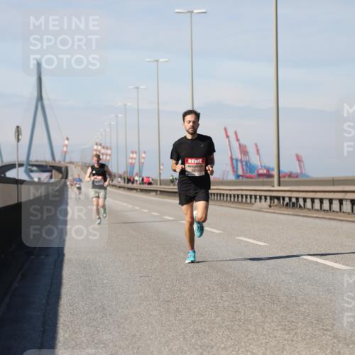 03.10.2025 - Köhlbrandbrückenlauf Yannick Fuchs http://msf.ph/oto/9183609 03.10.2025 11:33:55 Position 3 4010 meine-sportfotos.de