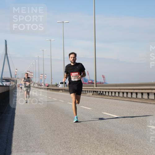 03.10.2025 - Köhlbrandbrückenlauf Yannick Fuchs http://msf.ph/oto/9183611 03.10.2025 11:33:56 Position 3 4010 meine-sportfotos.de