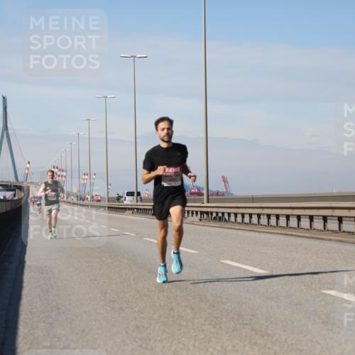 03.10.2025 - Köhlbrandbrückenlauf Yannick Fuchs http://msf.ph/oto/9183612 03.10.2025 11:33:56 Position 3  meine-sportfotos.de