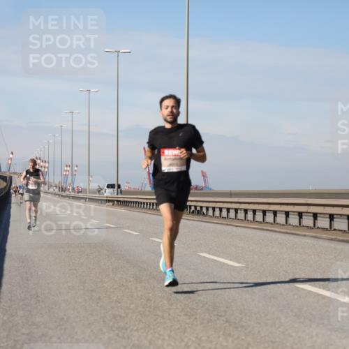 03.10.2025 - Köhlbrandbrückenlauf Yannick Fuchs http://msf.ph/oto/9183613 03.10.2025 11:33:56 Position 3  meine-sportfotos.de