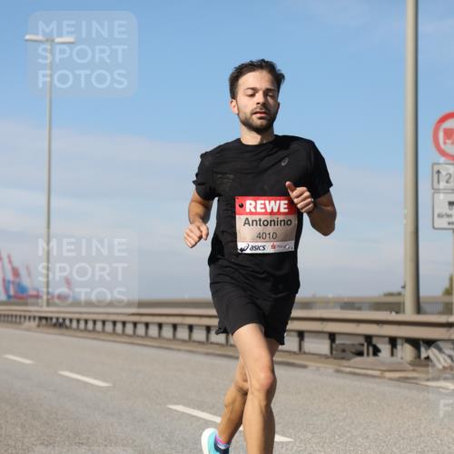 03.10.2025 - Köhlbrandbrückenlauf Yannick Fuchs http://msf.ph/oto/9183617 03.10.2025 11:33:57 Position 3 4010, 12, 1 meine-sportfotos.de