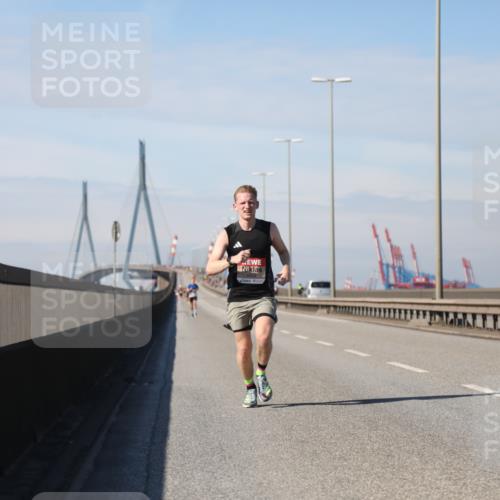 03.10.2025 - Köhlbrandbrückenlauf Yannick Fuchs http://msf.ph/oto/9183621 03.10.2025 11:34:00 Position 3  meine-sportfotos.de