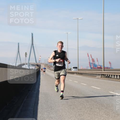 03.10.2025 - Köhlbrandbrückenlauf Yannick Fuchs http://msf.ph/oto/9183622 03.10.2025 11:34:00 Position 3  meine-sportfotos.de