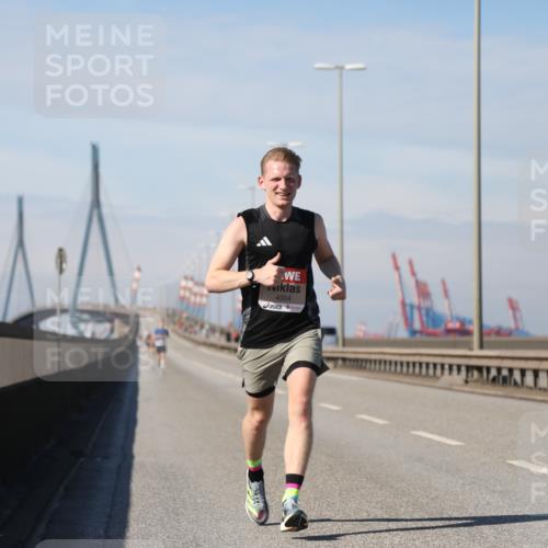 03.10.2025 - Köhlbrandbrückenlauf Yannick Fuchs http://msf.ph/oto/9183624 03.10.2025 11:34:00 Position 3 4004 meine-sportfotos.de