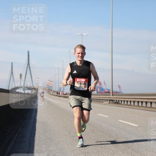 03.10.2025 - Köhlbrandbrückenlauf Yannick Fuchs http://msf.ph/oto/9183626 03.10.2025 11:34:01 Position 3 4004 meine-sportfotos.de