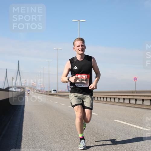03.10.2025 - Köhlbrandbrückenlauf Yannick Fuchs http://msf.ph/oto/9183629 03.10.2025 11:34:02 Position 3 4004 meine-sportfotos.de