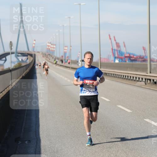 03.10.2025 - Köhlbrandbrückenlauf Yannick Fuchs http://msf.ph/oto/9183634 03.10.2025 11:34:14 Position 3 4033 meine-sportfotos.de