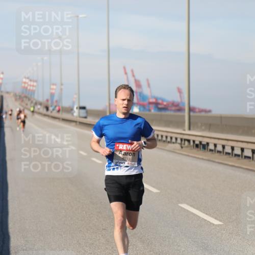 03.10.2025 - Köhlbrandbrückenlauf Yannick Fuchs http://msf.ph/oto/9183635 03.10.2025 11:34:14 Position 3 4033 meine-sportfotos.de