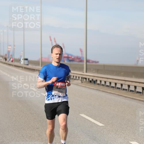03.10.2025 - Köhlbrandbrückenlauf Yannick Fuchs http://msf.ph/oto/9183636 03.10.2025 11:34:14 Position 3 4033 meine-sportfotos.de