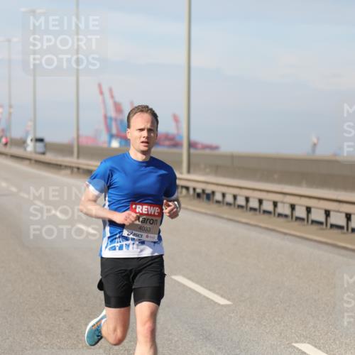 03.10.2025 - Köhlbrandbrückenlauf Yannick Fuchs http://msf.ph/oto/9183637 03.10.2025 11:34:15 Position 3 4033 meine-sportfotos.de