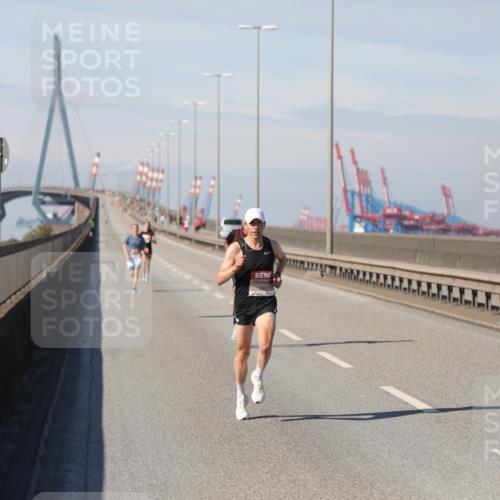 03.10.2025 - Köhlbrandbrückenlauf Yannick Fuchs http://msf.ph/oto/9183660 03.10.2025 11:34:28 Position 3  meine-sportfotos.de