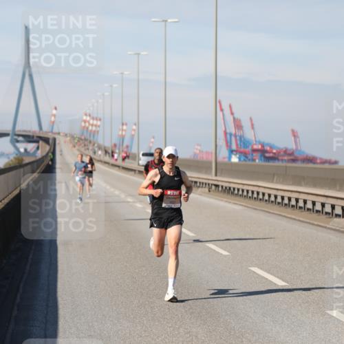 03.10.2025 - Köhlbrandbrückenlauf Yannick Fuchs http://msf.ph/oto/9183661 03.10.2025 11:34:28 Position 3  meine-sportfotos.de