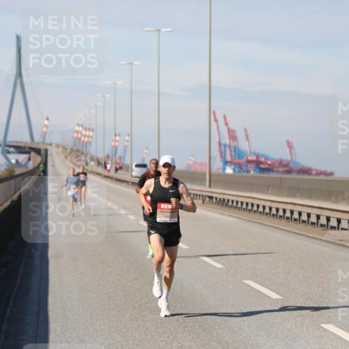 03.10.2025 - Köhlbrandbrückenlauf Yannick Fuchs http://msf.ph/oto/9183662 03.10.2025 11:34:29 Position 3 402 meine-sportfotos.de