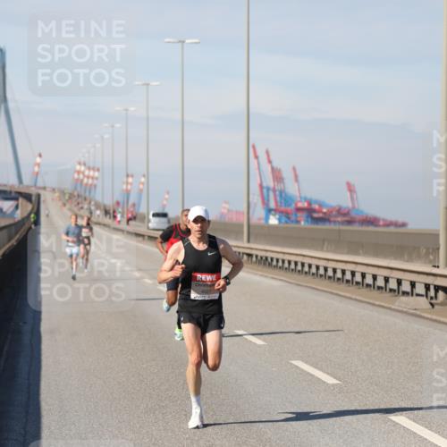 03.10.2025 - Köhlbrandbrückenlauf Yannick Fuchs http://msf.ph/oto/9183663 03.10.2025 11:34:29 Position 3 4027 meine-sportfotos.de