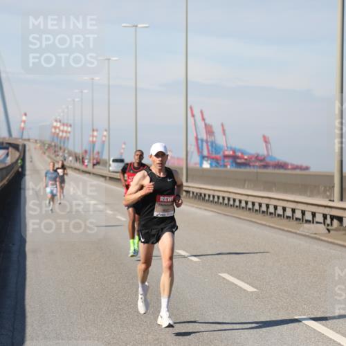 03.10.2025 - Köhlbrandbrückenlauf Yannick Fuchs http://msf.ph/oto/9183664 03.10.2025 11:34:29 Position 3 4027 meine-sportfotos.de