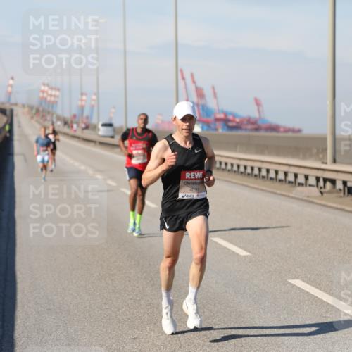 03.10.2025 - Köhlbrandbrückenlauf Yannick Fuchs http://msf.ph/oto/9183667 03.10.2025 11:34:30 Position 3 4027 meine-sportfotos.de
