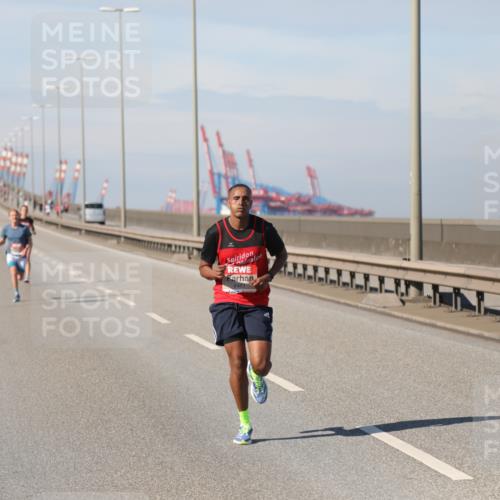 03.10.2025 - Köhlbrandbrückenlauf Yannick Fuchs http://msf.ph/oto/9183675 03.10.2025 11:34:31 Position 3  meine-sportfotos.de