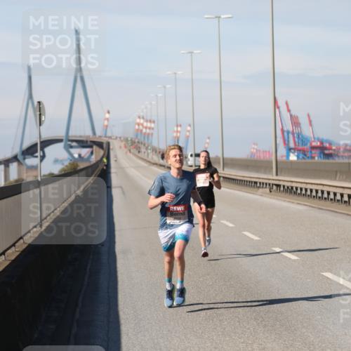 03.10.2025 - Köhlbrandbrückenlauf Yannick Fuchs http://msf.ph/oto/9183689 03.10.2025 11:34:36 Position 3  meine-sportfotos.de