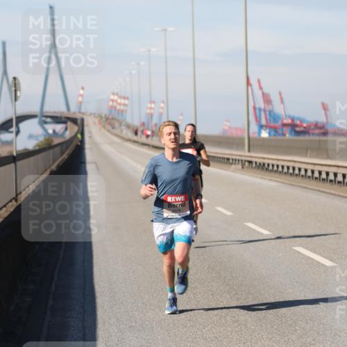 03.10.2025 - Köhlbrandbrückenlauf Yannick Fuchs http://msf.ph/oto/9183691 03.10.2025 11:34:37 Position 3 6638 meine-sportfotos.de