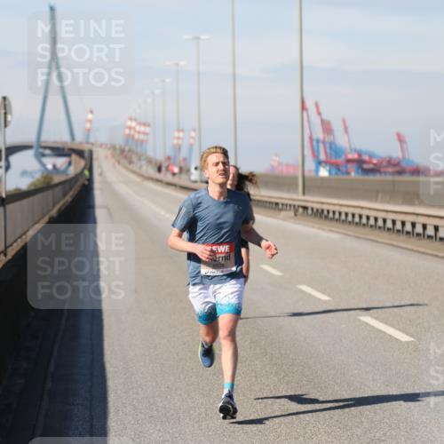 03.10.2025 - Köhlbrandbrückenlauf Yannick Fuchs http://msf.ph/oto/9183692 03.10.2025 11:34:37 Position 3 6638 meine-sportfotos.de