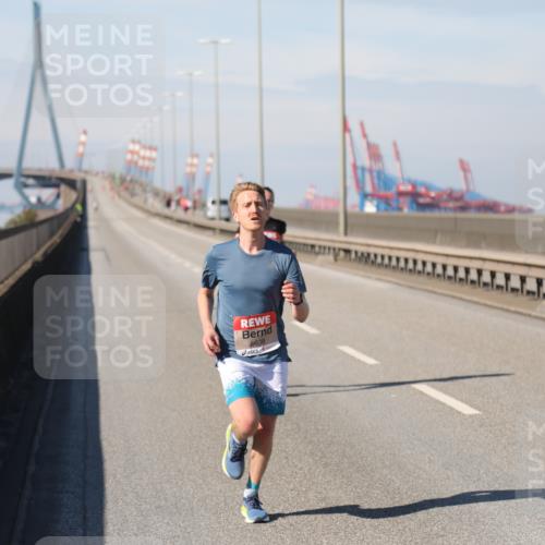 03.10.2025 - Köhlbrandbrückenlauf Yannick Fuchs http://msf.ph/oto/9183693 03.10.2025 11:34:37 Position 3 6638 meine-sportfotos.de