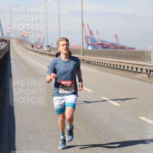 03.10.2025 - Köhlbrandbrückenlauf Yannick Fuchs http://msf.ph/oto/9183694 03.10.2025 11:34:38 Position 3 6638 meine-sportfotos.de