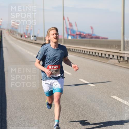 03.10.2025 - Köhlbrandbrückenlauf Yannick Fuchs http://msf.ph/oto/9183695 03.10.2025 11:34:38 Position 3 638 meine-sportfotos.de
