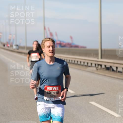 03.10.2025 - Köhlbrandbrückenlauf Yannick Fuchs http://msf.ph/oto/9183698 03.10.2025 11:34:38 Position 3 6638 meine-sportfotos.de