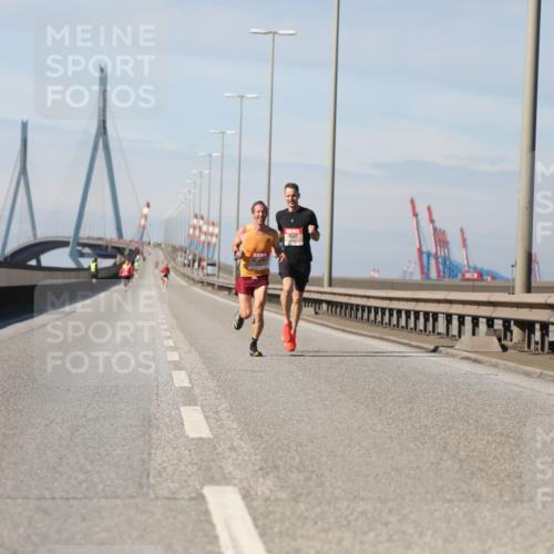 03.10.2025 - Köhlbrandbrückenlauf Yannick Fuchs http://msf.ph/oto/9183735 03.10.2025 11:35:53 Position 3  meine-sportfotos.de
