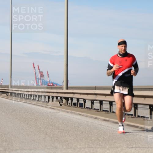 03.10.2025 - Köhlbrandbrückenlauf Yannick Fuchs http://msf.ph/oto/9183766 03.10.2025 11:36:23 Position 3  meine-sportfotos.de