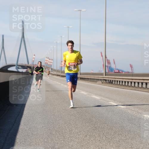 03.10.2025 - Köhlbrandbrückenlauf Yannick Fuchs http://msf.ph/oto/9183787 03.10.2025 11:36:45 Position 3  meine-sportfotos.de