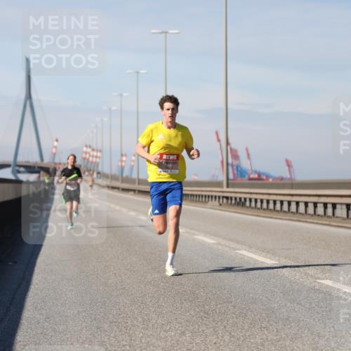 03.10.2025 - Köhlbrandbrückenlauf Yannick Fuchs http://msf.ph/oto/9183788 03.10.2025 11:36:45 Position 3  meine-sportfotos.de