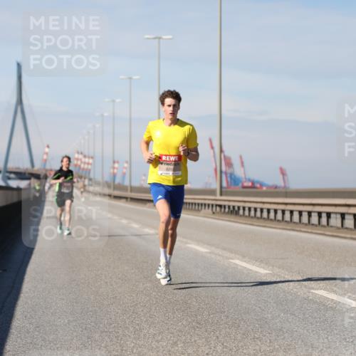 03.10.2025 - Köhlbrandbrückenlauf Yannick Fuchs http://msf.ph/oto/9183789 03.10.2025 11:36:45 Position 3 6253 meine-sportfotos.de