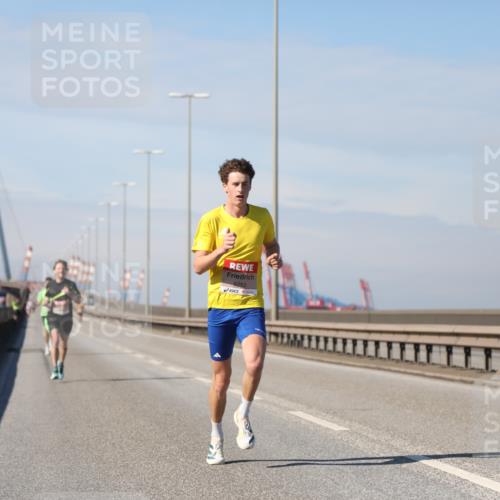 03.10.2025 - Köhlbrandbrückenlauf Yannick Fuchs http://msf.ph/oto/9183790 03.10.2025 11:36:45 Position 3 6253 meine-sportfotos.de