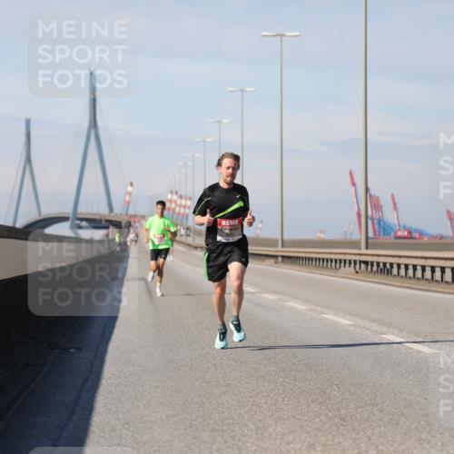 03.10.2025 - Köhlbrandbrückenlauf Yannick Fuchs http://msf.ph/oto/9183798 03.10.2025 11:36:49 Position 3  meine-sportfotos.de