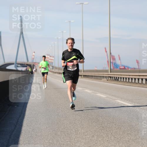 03.10.2025 - Köhlbrandbrückenlauf Yannick Fuchs http://msf.ph/oto/9183800 03.10.2025 11:36:49 Position 3  meine-sportfotos.de