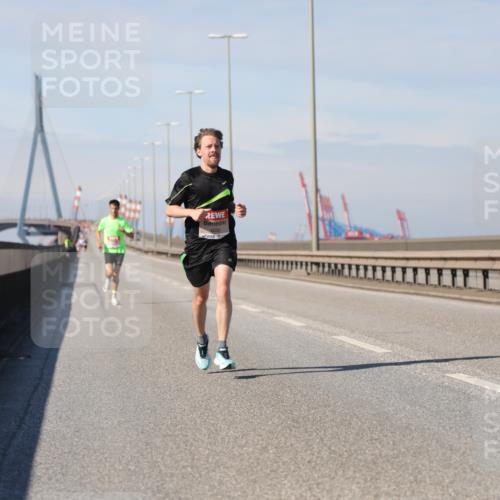 03.10.2025 - Köhlbrandbrückenlauf Yannick Fuchs http://msf.ph/oto/9183801 03.10.2025 11:36:49 Position 3 4035 meine-sportfotos.de