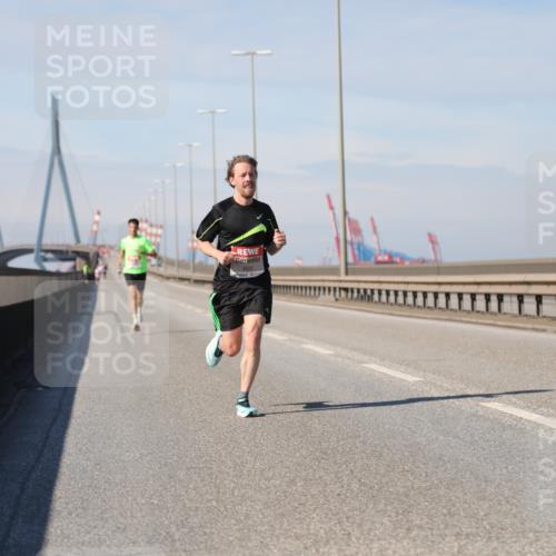 03.10.2025 - Köhlbrandbrückenlauf Yannick Fuchs http://msf.ph/oto/9183802 03.10.2025 11:36:49 Position 3  meine-sportfotos.de