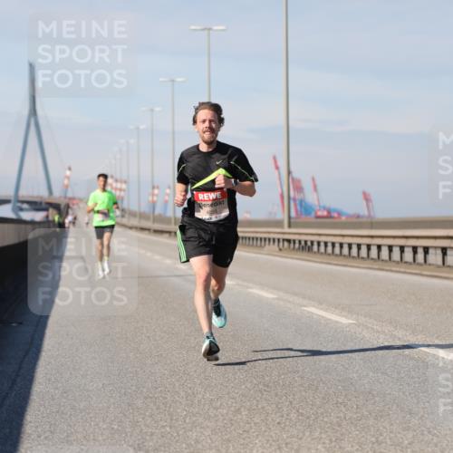 03.10.2025 - Köhlbrandbrückenlauf Yannick Fuchs http://msf.ph/oto/9183803 03.10.2025 11:36:50 Position 3 4035 meine-sportfotos.de
