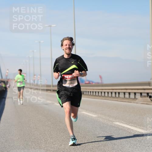 03.10.2025 - Köhlbrandbrückenlauf Yannick Fuchs http://msf.ph/oto/9183805 03.10.2025 11:36:50 Position 3 4035 meine-sportfotos.de