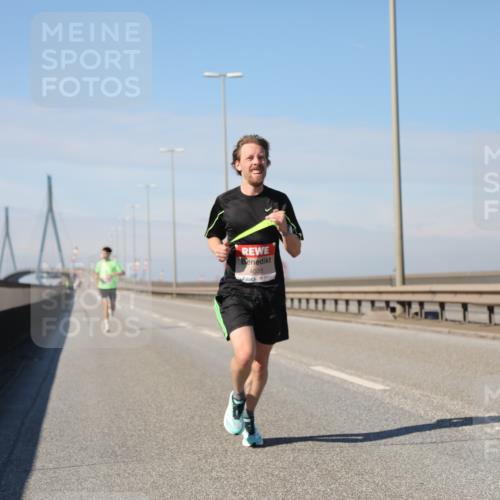 03.10.2025 - Köhlbrandbrückenlauf Yannick Fuchs http://msf.ph/oto/9183806 03.10.2025 11:36:51 Position 3 4035 meine-sportfotos.de