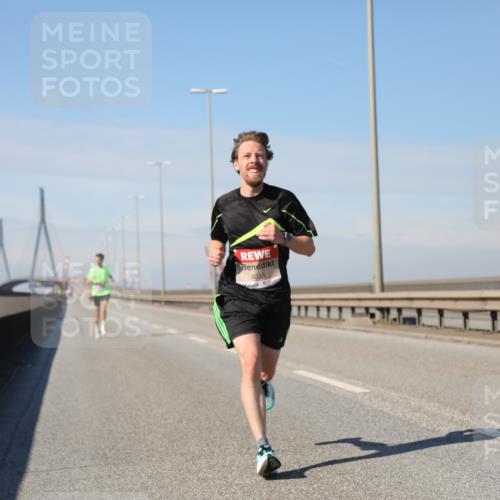 03.10.2025 - Köhlbrandbrückenlauf Yannick Fuchs http://msf.ph/oto/9183807 03.10.2025 11:36:51 Position 3 4035 meine-sportfotos.de