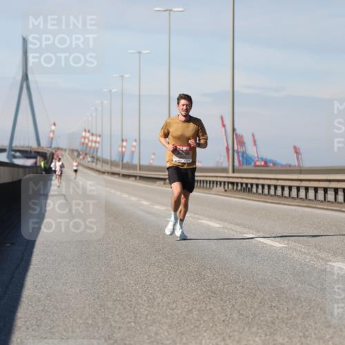 03.10.2025 - Köhlbrandbrückenlauf Yannick Fuchs http://msf.ph/oto/9183823 03.10.2025 11:37:12 Position 3  meine-sportfotos.de