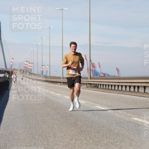 03.10.2025 - Köhlbrandbrückenlauf Yannick Fuchs http://msf.ph/oto/9183824 03.10.2025 11:37:12 Position 3  meine-sportfotos.de