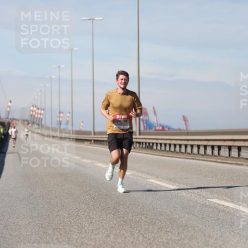 03.10.2025 - Köhlbrandbrückenlauf Yannick Fuchs http://msf.ph/oto/9183825 03.10.2025 11:37:12 Position 3  meine-sportfotos.de